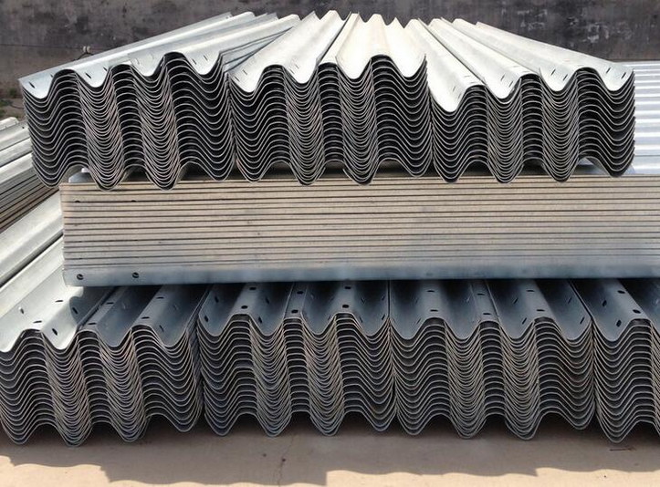 鍍鋅護(hù)欄板